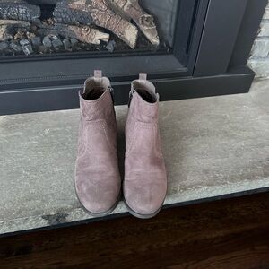 Booties size 7.5 in good condition .